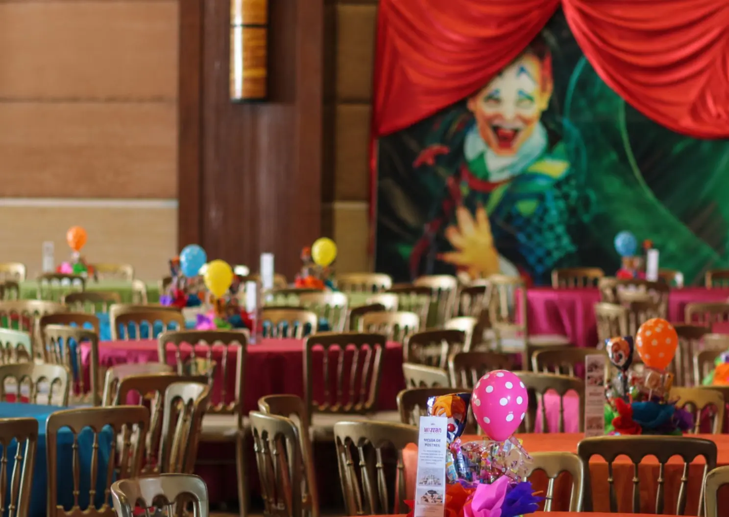 Salón ambientado para una producción temática de Circo de Eventotal